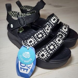 Hey Dude Sandals Crochet Platform Memory Foam Cushion Coastal Beach BOHO Summer.